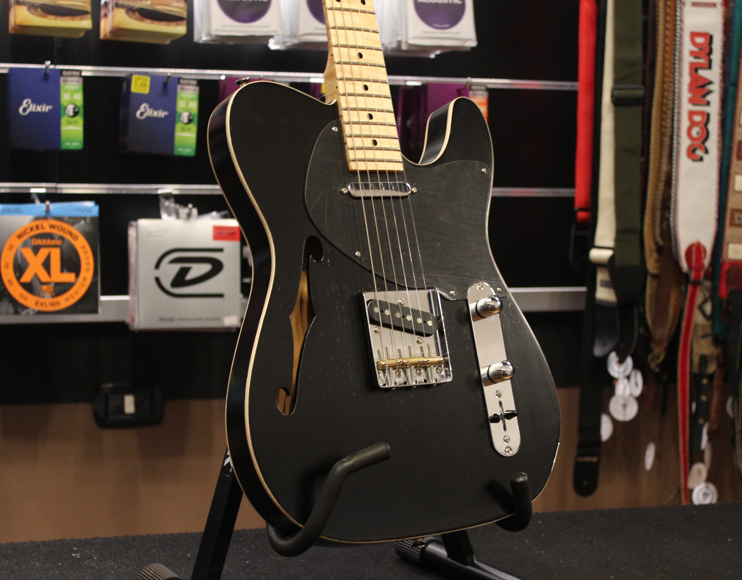 Vendita di strumenti musicali ed accessori